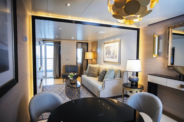 RSSC, Seven Seas Splendor, Seven Seas Suite 3.jpg